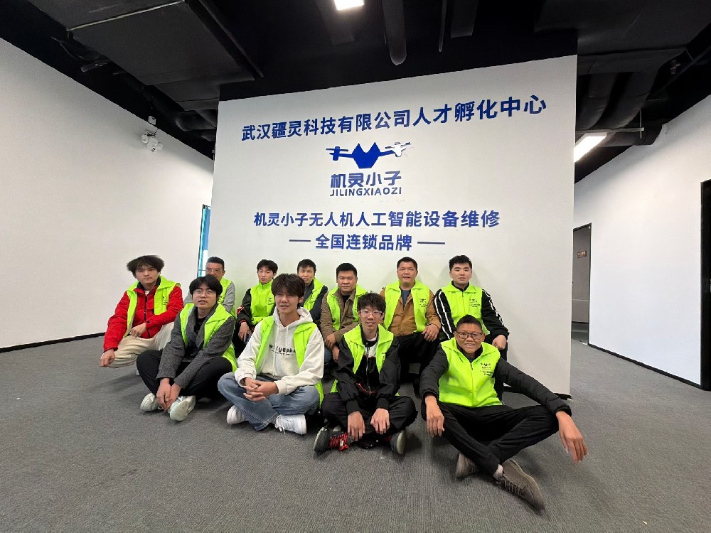 占地600平米疆灵科技人才孵化中心，让学员依托公司全产业链零成本创业